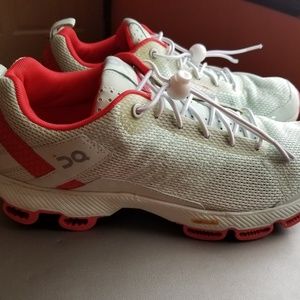 Courtesy of Athlete’s Circle
Cloudracer (Unisex) -